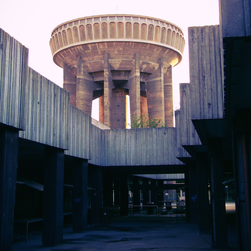 Illustration for article titled Bizarre Water Towers That Look Like Alien Spaceships